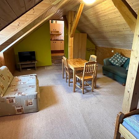 Apartmanovy Dum Obecna Skola Svetlik Экстерьер фото