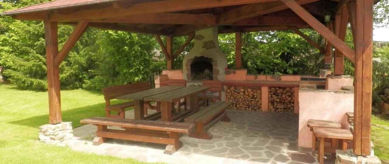 Apartmanovy Dum Obecna Skola Svetlik Экстерьер фото
