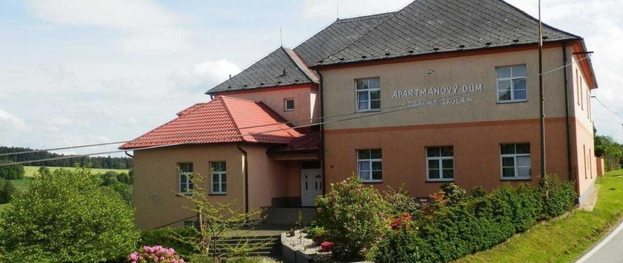 Apartmanovy Dum Obecna Skola Svetlik Экстерьер фото