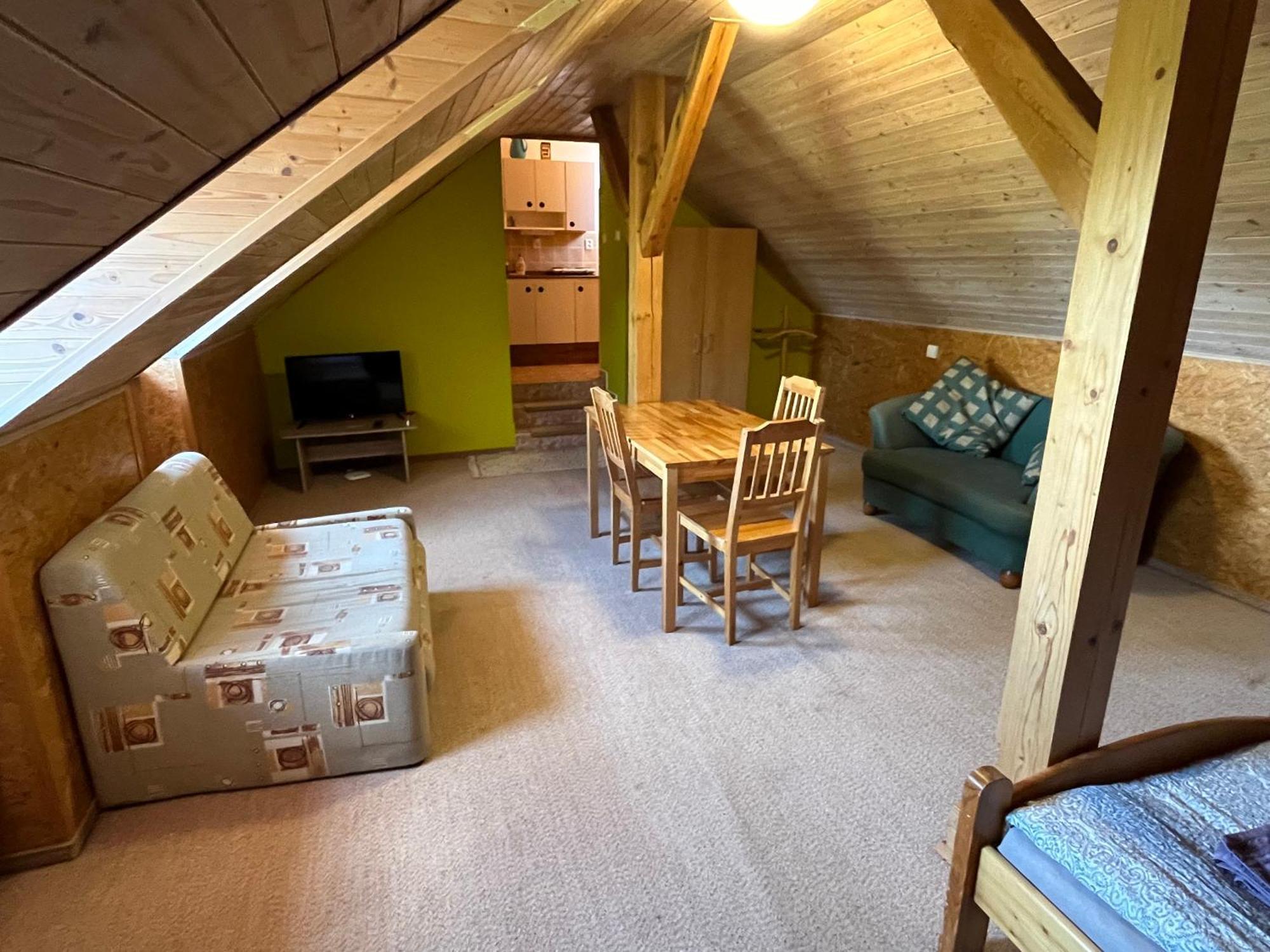 Apartmanovy Dum Obecna Skola Svetlik Экстерьер фото