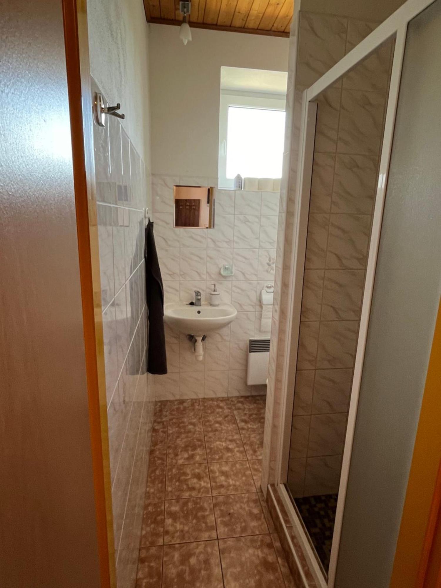 Apartmanovy Dum Obecna Skola Svetlik Экстерьер фото