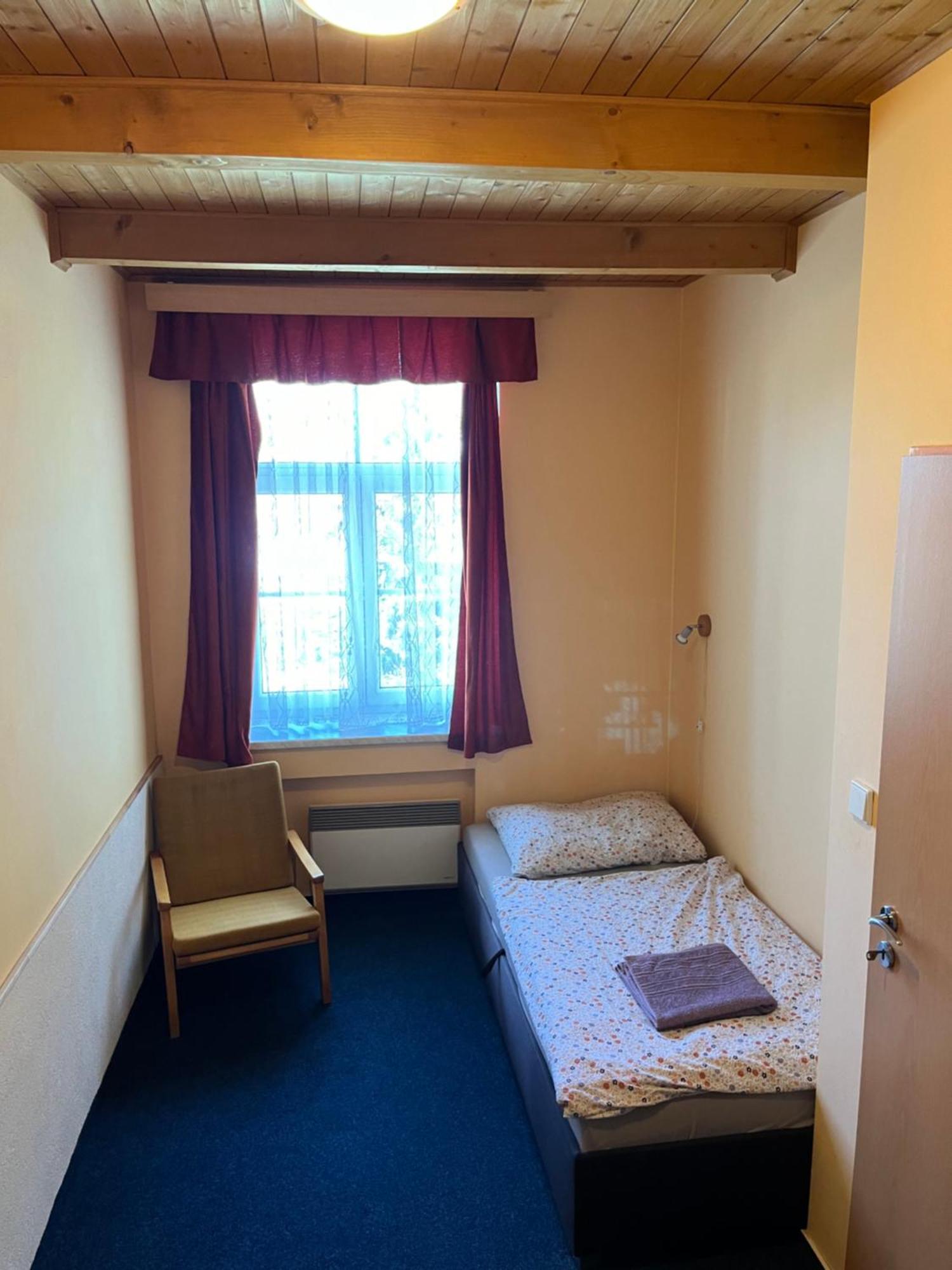 Apartmanovy Dum Obecna Skola Svetlik Экстерьер фото