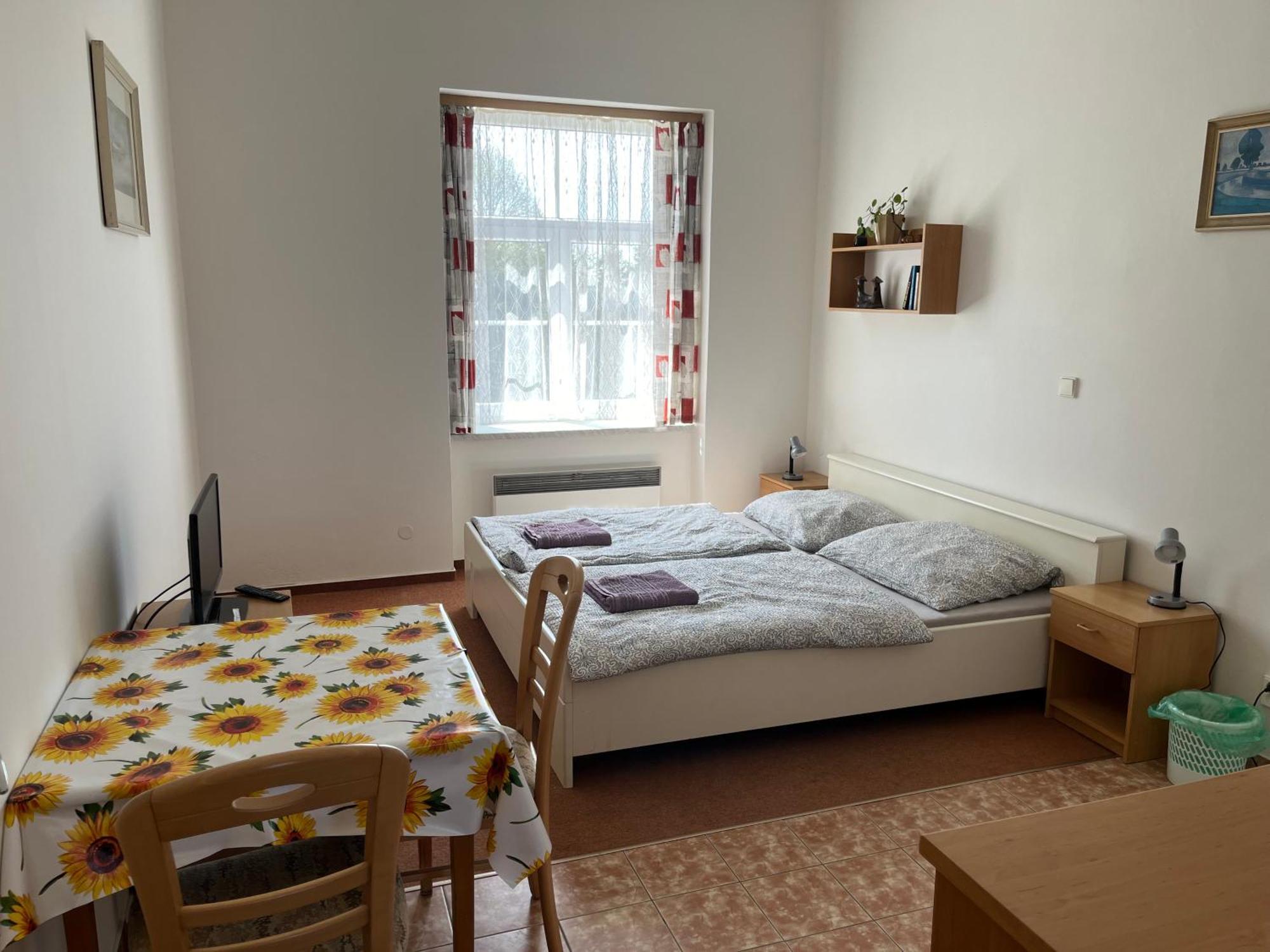 Apartmanovy Dum Obecna Skola Svetlik Экстерьер фото