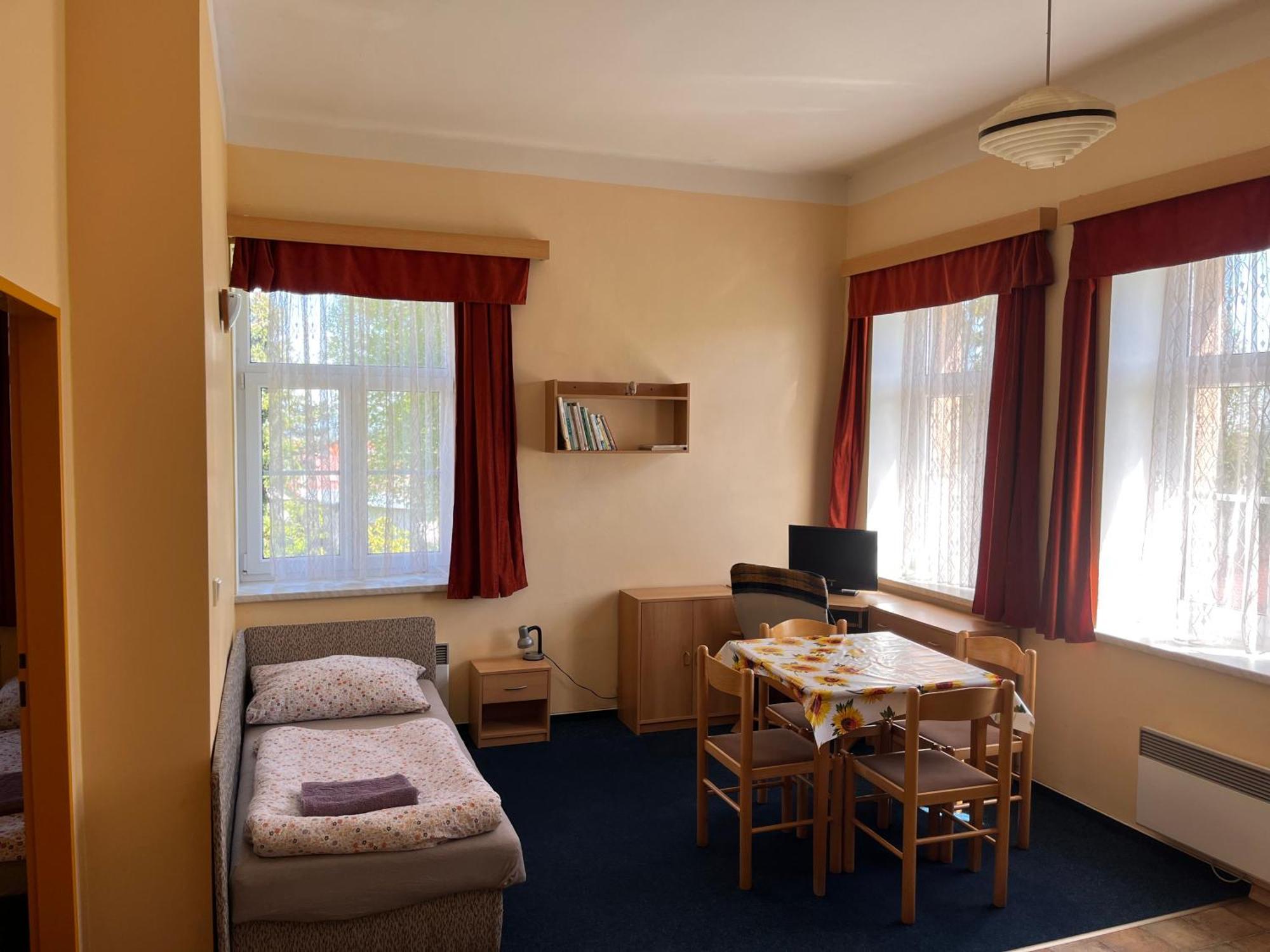 Apartmanovy Dum Obecna Skola Svetlik Экстерьер фото
