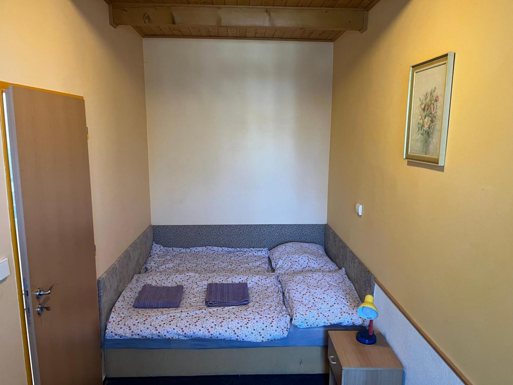 Apartmanovy Dum Obecna Skola Svetlik Экстерьер фото